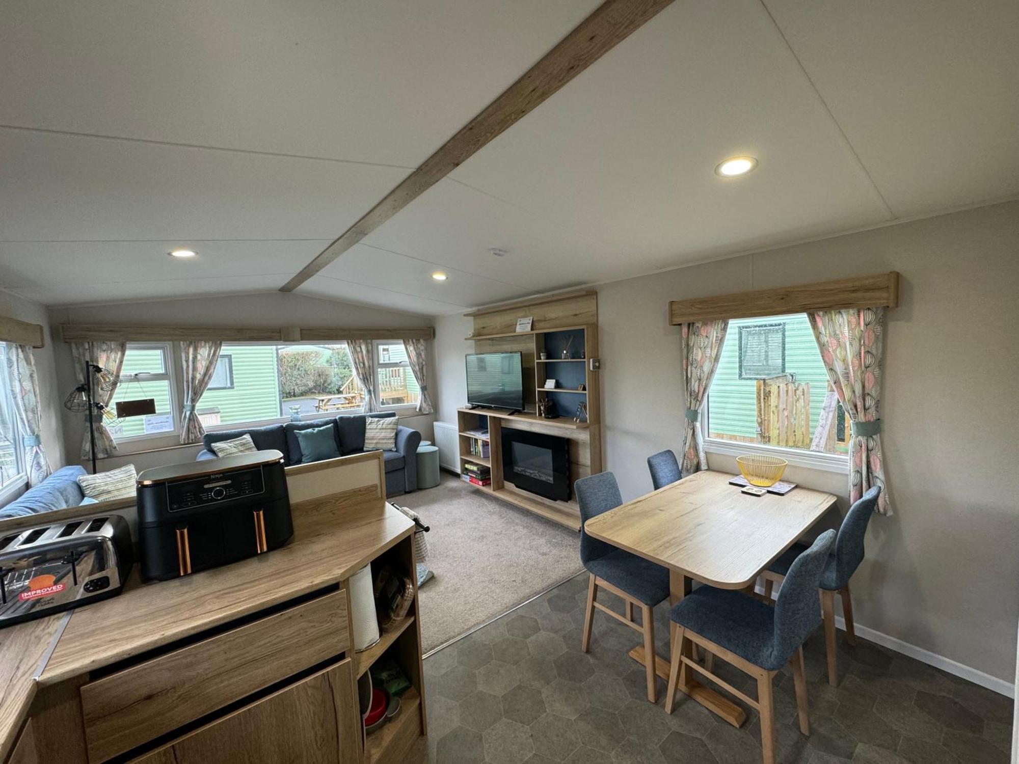 Holiday home Appleblossom Lodge, Lido Leisure Park,
